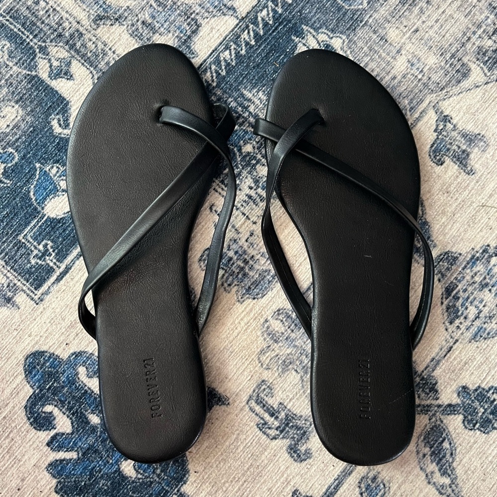 Forever 21 Flip Flops Size 6
